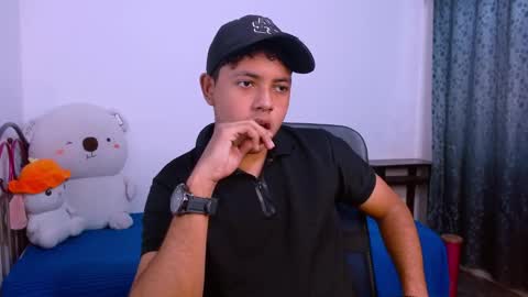 Snapshot of levii_7 chatting on 11-30-25, 09:08 0600AM-1200PM - online show from 11-30-25, 09:08