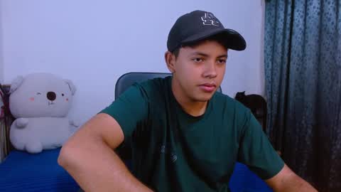 Snapshot of levii_7 chatting on 12-02-25, 03:23 0600AM-1200PM - online show from 12-02-25, 03:23