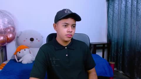 Snapshot of levii_7 chatting on 12-15-25, 03:05 0600AM-1200PM - online show from 12-15-25, 03:05