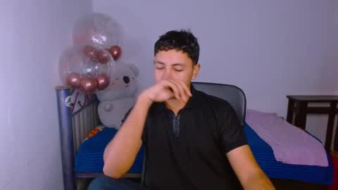 Snapshot of levii_7 chatting on 12-18-25, 12:44 0600AM-1200PM - online show from 12-18-25, 12:44