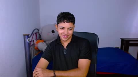 Snapshot of levii_7 chatting on 12-21-25, 02:35 0600AM-1200PM - online show from 12-21-25, 02:35