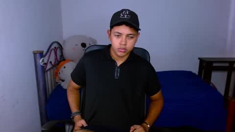 Snapshot of levii_7 chatting on 01-05-26, 09:40 0600AM-1200PM - online show from 01-05-26, 09:40