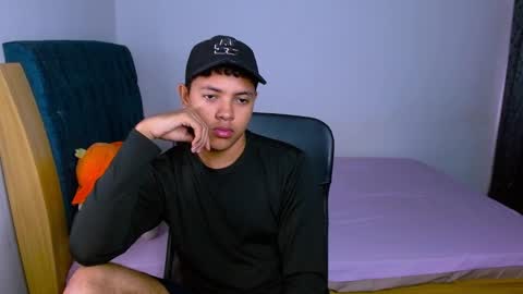 Snapshot of levii_7 chatting on 01-12-26, 01:27 0600AM-1200PM - online show from 01-12-26, 01:27