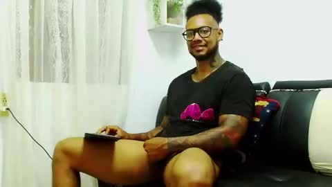 Snapshot of lewisstrong chatting on 12-19-24, 07:51 Lewis Strong online show from 12-19-24, 07:51