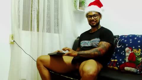 Snapshot of lewisstrong chatting on 12-25-24, 12:05 Lewis Strong online show from 12-25-24, 12:05