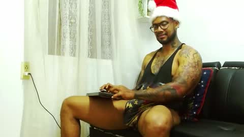 Snapshot of lewisstrong chatting on 12-25-24, 08:39 Lewis Strong online show from 12-25-24, 08:39