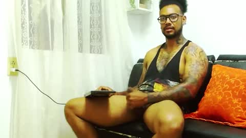 Snapshot of lewisstrong chatting on 01-23-25, 01:41 Lewis Strong online show from 01-23-25, 01:41