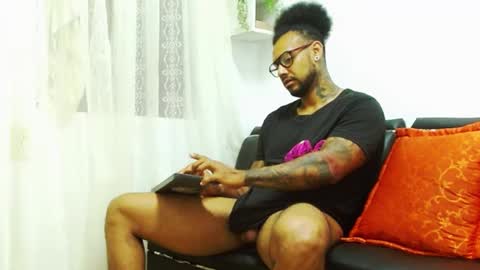 Snapshot of lewisstrong chatting on 01-25-25, 11:02 Lewis Strong online show from 01-25-25, 11:02