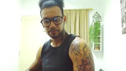 Snapshot of lewisstrong chatting on 02-11-25, 10:50 Lewis Strong online show from 02-11-25, 10:50