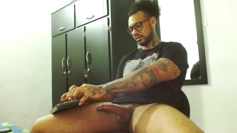 Snapshot of lewisstrong chatting on 09-15-25, 06:41 Lewis Strong online show from 09-15-25, 06:41