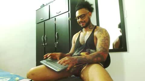 Snapshot of lewisstrong chatting on 09-20-25, 10:33 Lewis Strong online show from 09-20-25, 10:33