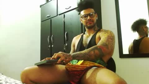 Snapshot of lewisstrong chatting on 11-11-25, 05:13 Lewis Strong online show from 11-11-25, 05:13