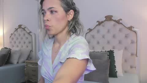 Snapshot of lexa_25_ chatting on 10-20-25, 11:32    online show from 10-20-25, 11:32