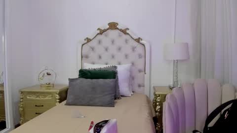 Snapshot of lexa_25_ chatting on 10-25-25, 11:40    online show from 10-25-25, 11:40