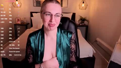 Lexy - Follow me online show from 11-22-25, 07:18