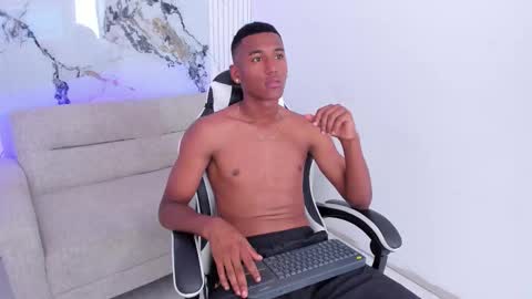 Snapshot of lexianddeker chatting on 09-25-25, 04:32 Lexi  Derek online show from 09-25-25, 04:32