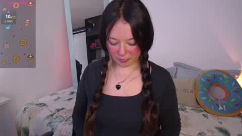 Snapshot of lexie_babe chatting on 09-16-25, 06:09 Lexie Thompson   8pm  0000am -5 online show from 09-16-25, 06:09