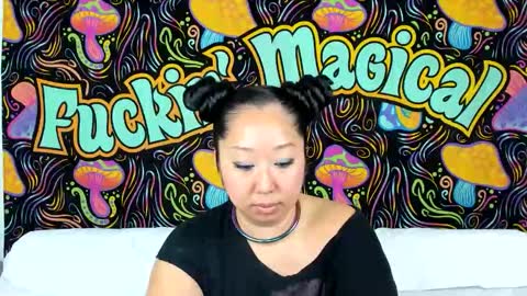Lexie Mack online show from 11-18-25, 06:01