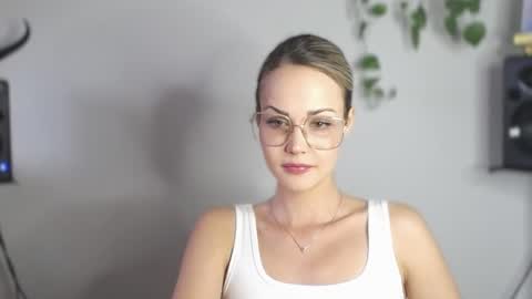 Lexie online show from 02-12-25, 02:54