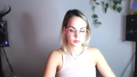 Lexie online show from 02-25-25, 01:09