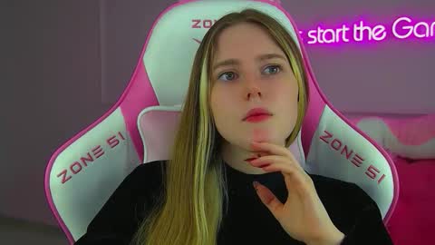 Lexi online show from 11-25-25, 06:46