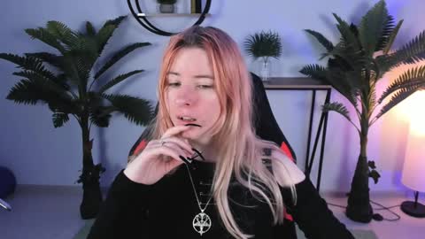 Snapshot of lexiwenford chatting on 12-20-24, 02:41 Lexi Wenford NO NUDE GODDESS online show from 12-20-24, 02:41