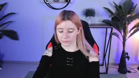 Snapshot of lexiwenford chatting on 12-20-24, 08:49 Lexi Wenford NO NUDE GODDESS online show from 12-20-24, 08:49