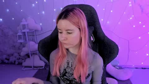 Snapshot of lexiwenford chatting on 01-14-25, 02:50 Lexi Wenford NO NUDE GODDESS online show from 01-14-25, 02:50