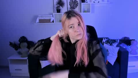 Snapshot of lexiwenford chatting on 01-15-25, 02:49 Lexi Wenford NO NUDE GODDESS online show from 01-15-25, 02:49