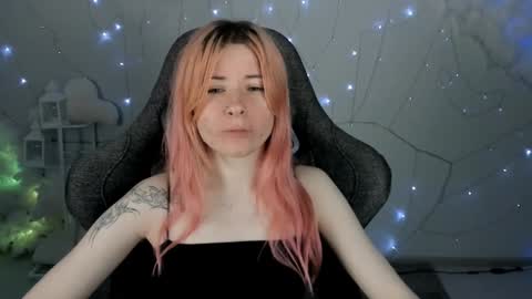 Snapshot of lexiwenford chatting on 01-20-25, 02:43 Lexi Wenford NO NUDE GODDESS online show from 01-20-25, 02:43