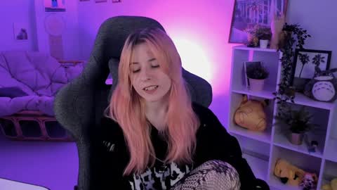 Snapshot of lexiwenford chatting on 01-23-25, 06:28 Lexi Wenford NO NUDE GODDESS online show from 01-23-25, 06:28