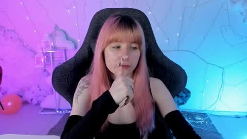 Snapshot of lexiwenford chatting on 02-04-25, 05:53 Lexi Wenford NO NUDE GODDESS online show from 02-04-25, 05:53