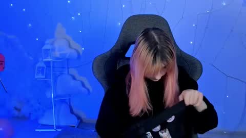 Snapshot of lexiwenford chatting on 02-12-25, 02:56 Lexi Wenford NO NUDE GODDESS online show from 02-12-25, 02:56