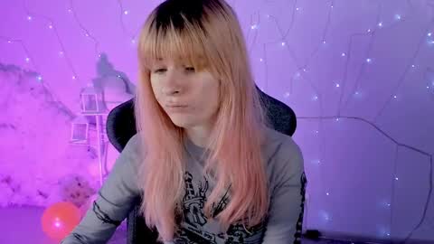 Snapshot of lexiwenford chatting on 02-13-25, 02:45 Lexi Wenford NO NUDE GODDESS online show from 02-13-25, 02:45