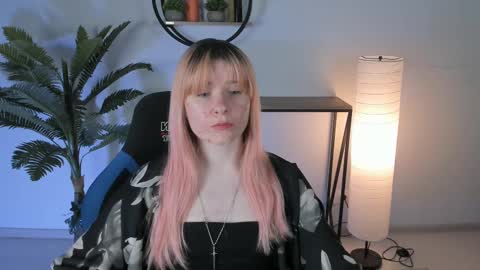 Snapshot of lexiwenford chatting on 02-21-25, 06:18 Lexi Wenford NO NUDE GODDESS online show from 02-21-25, 06:18