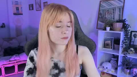 Snapshot of lexiwenford chatting on 03-04-25, 05:42 Lexi Wenford NO NUDE GODDESS online show from 03-04-25, 05:42