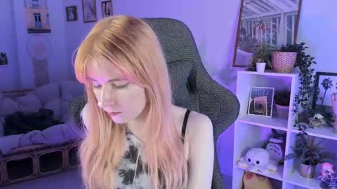 Snapshot of lexiwenford chatting on 03-04-25, 08:46 Lexi Wenford NO NUDE GODDESS online show from 03-04-25, 08:46