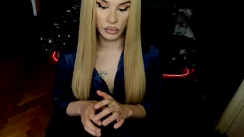 Snapshot of lexxymiss chatting on 10-15-25, 09:53 eva lexy you may call me Miss online show from 10-15-25, 09:53