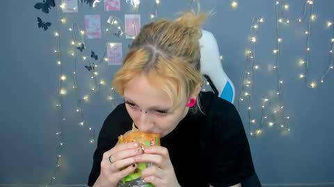 Lexy online show from 01-25-25, 10:19