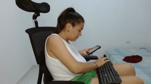 leydy_day online show from 01-30-25, 01:44