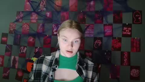 Leyla online show from 10-21-25, 06:03