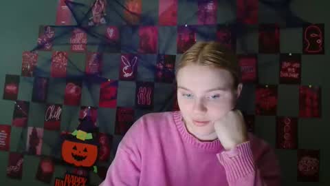 Leyla online show from 10-25-25, 05:59