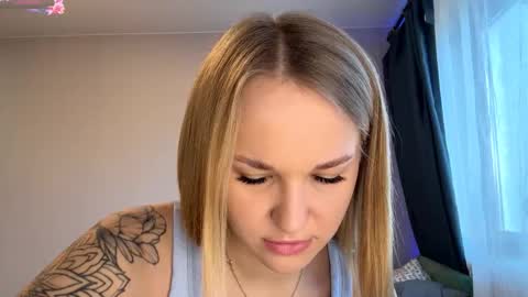 Mia online show from 11-23-25, 11:32