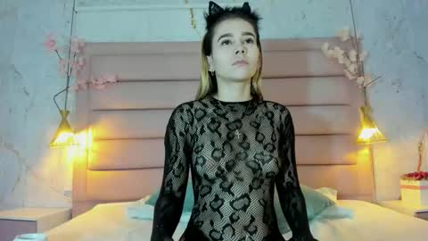 Snapshot of lezy_ chatting on 09-28-25, 07:30 LEZY online show from 09-28-25, 07:30