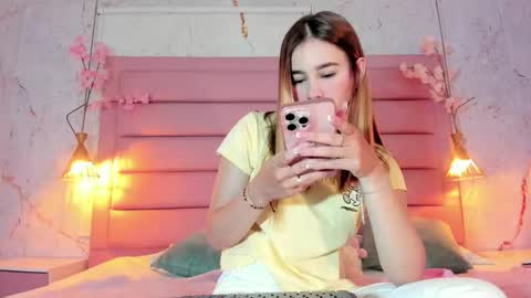 Snapshot of lezy_ chatting on 09-30-25, 07:41 LEZY online show from 09-30-25, 07:41