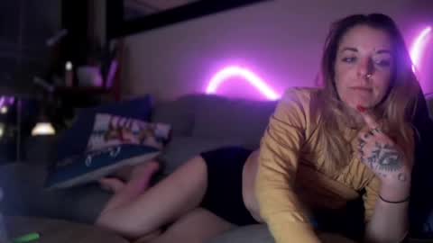 Snapshot of lezzrene chatting on 12-16-24, 04:02 Hornystonerchick online show from 12-16-24, 04:02