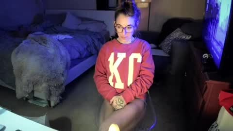 Snapshot of lezzrene chatting on 01-04-25, 07:34 Hornystonerchick online show from 01-04-25, 07:34