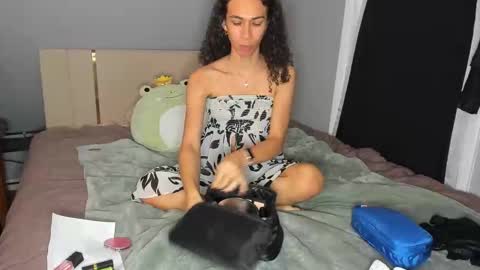 Kabroncita online show from 11-17-25, 04:18