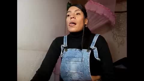 Snapshot of lia_hottie chatting on 01-28-25, 10:01 Lia online show from 01-28-25, 10:01