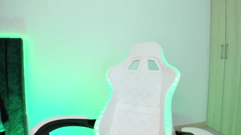 Little Queen Lia  online show from 02-01-25, 01:34